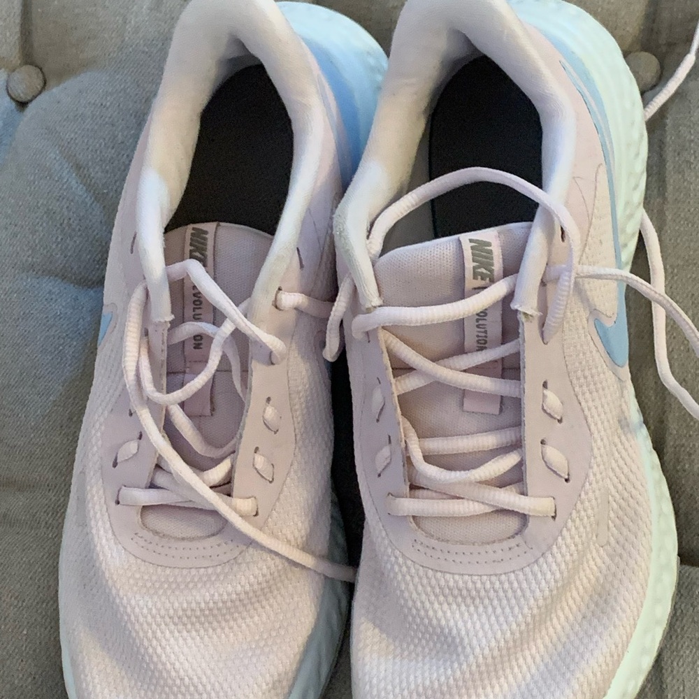 Nike Women's Pastel Pink and Blue Sneakers